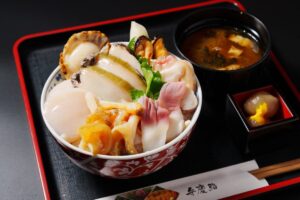 弁慶鮨の【天然あわびフェア～】コラボメニュー『三陸貝づくし丼』！